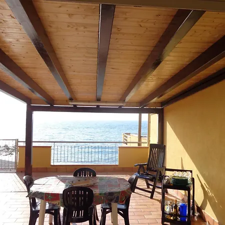 Casa Con Terrazzo E Scala Diretta Sul Mare *