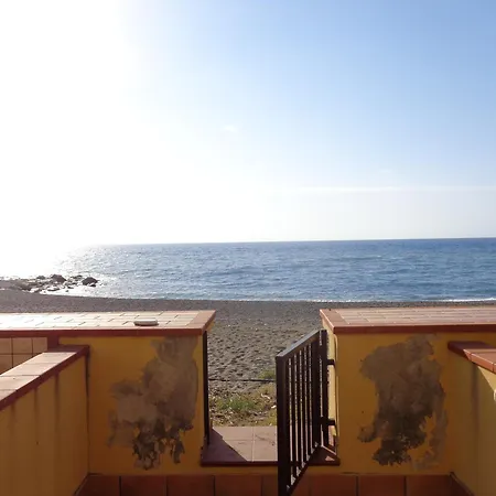 Casa Con Terrazzo E Scala Diretta Sul Mare Apartment *